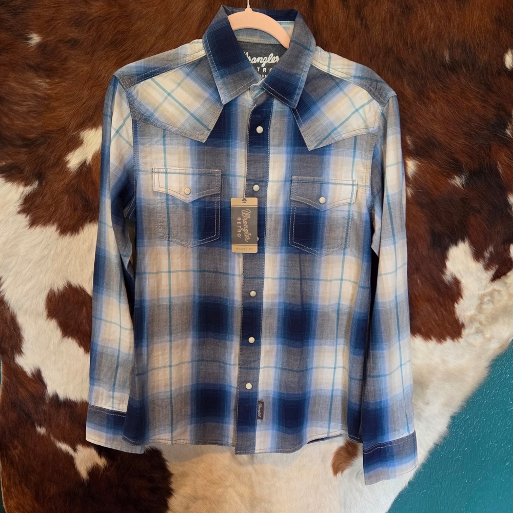 Wrangler Blue and White Casual Button Down Shirt
